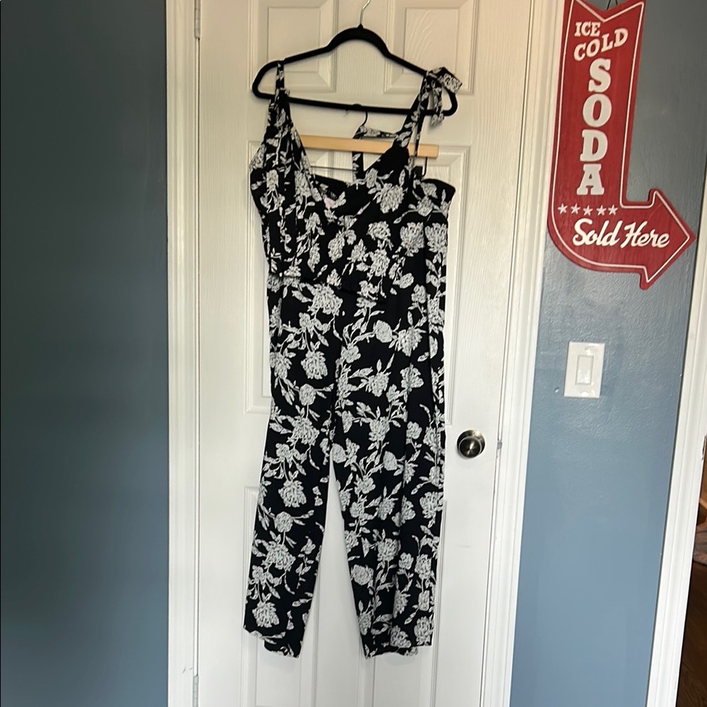 Floral Black and White 2 piece set